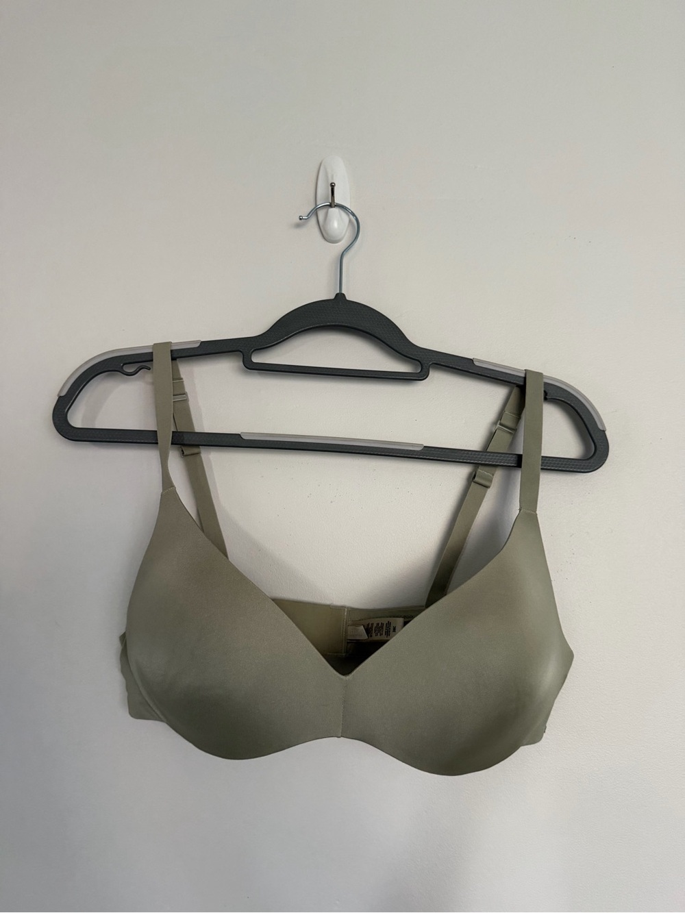Skims Fits Everybody T-Shirt Bra Sage Green 38C